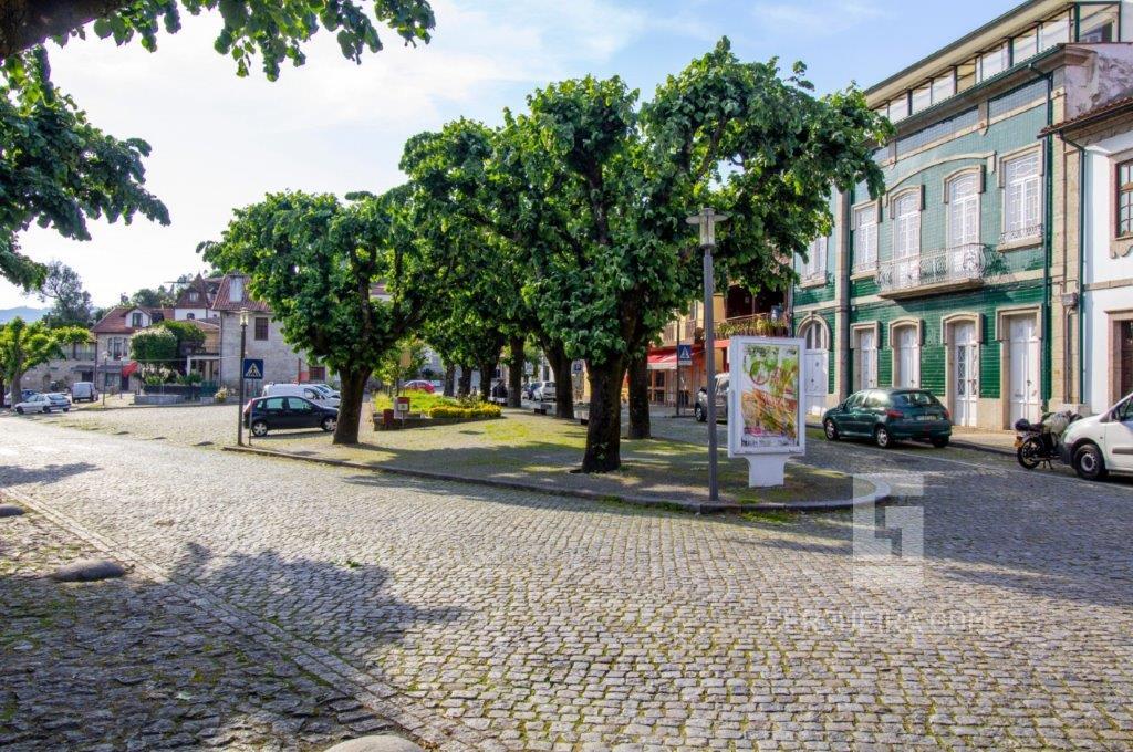 Praça em Santa Maria do Bouro